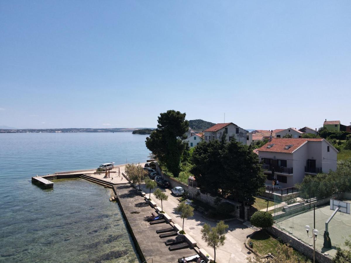 Beachfront Apartments Calm Sea Preko Exteriör bild